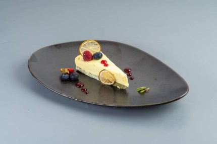 ЛИМОНОВ ЧИЙЗКЕЙК С МАЛИНОВО КУЛИ